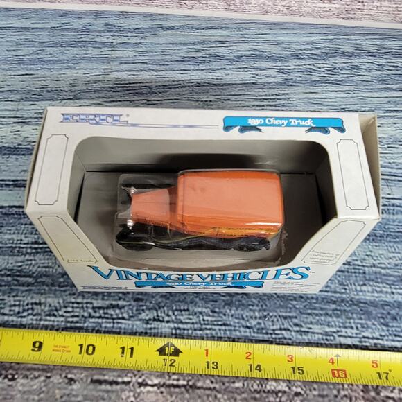 Vtg 1985 Ertl Vtg vehicles 1/43 scale diecast 1930 Chevy truck Younge coal & ice - Picture 2 of 11